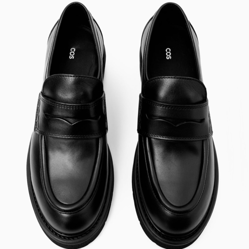 NWT COS chunky black loafers size 38. Runs a bit larger like 7.5 or 8.